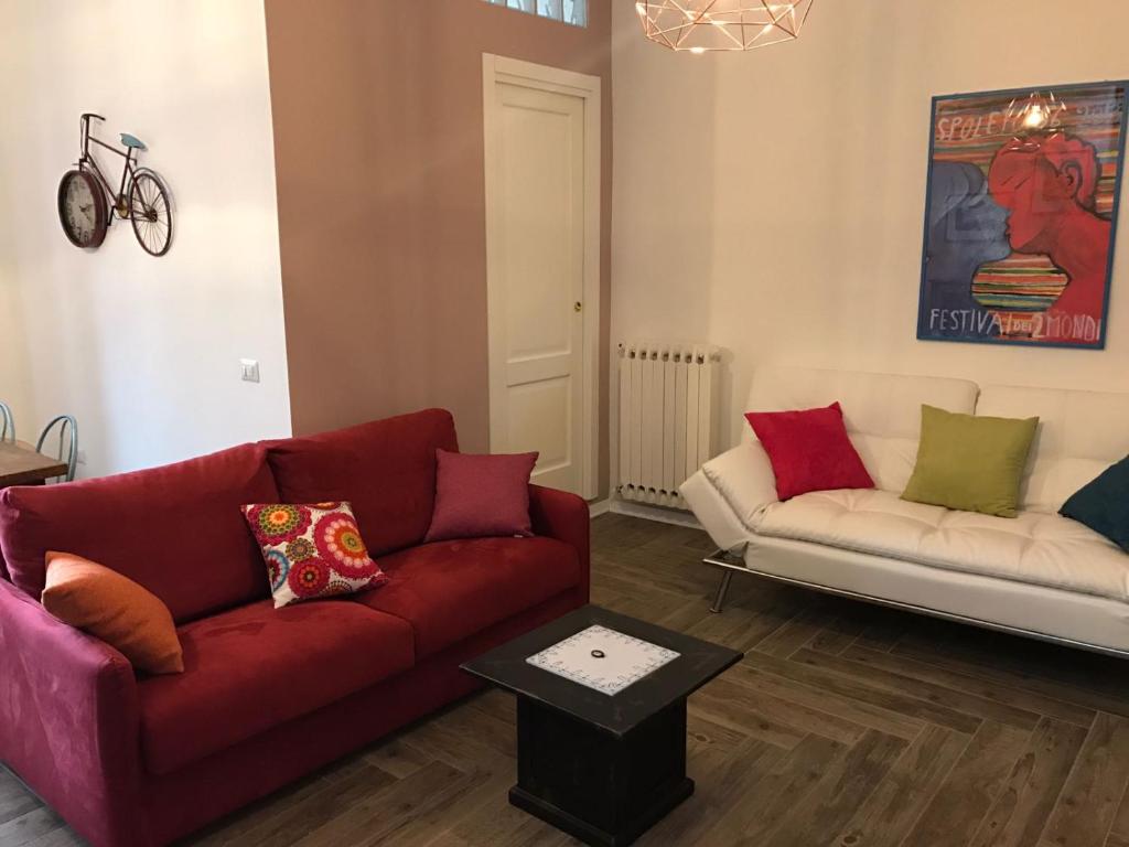 Posedenie v ubytovaní Appartamento con terrazza in Via Campo dei Fiori