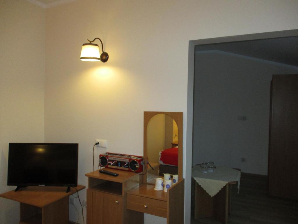 Telewizja i/lub zestaw kina domowego w obiekcie Hotel Pod Platanami