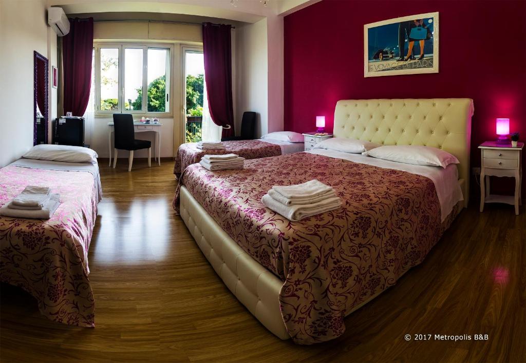 Postel nebo postele na pokoji v ubytování Metropolis B&B