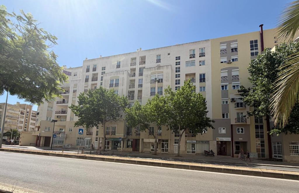 a large apartment building on a city street at Casa Nau C in Armação de Pêra