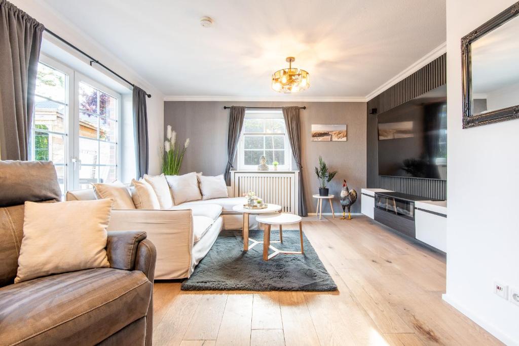 a living room with a couch and a table at Haus Breslauer Straße 22a in Süderende