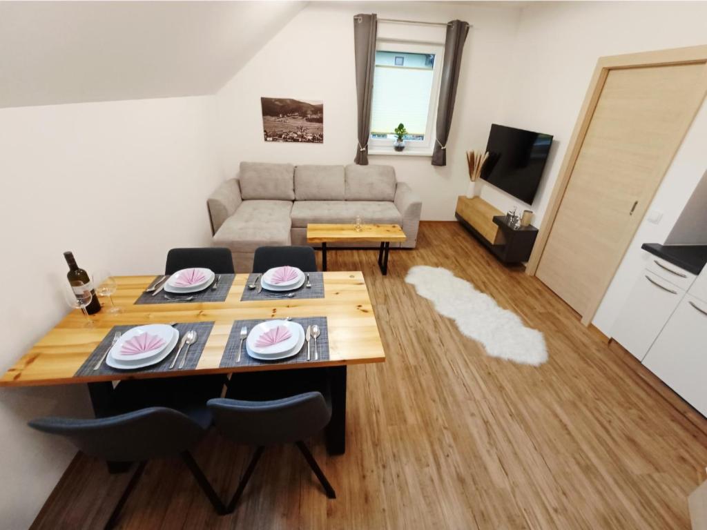 a living room with a table and a couch at Ferienwohnung Glashütte in Sankt Michael im Lungau