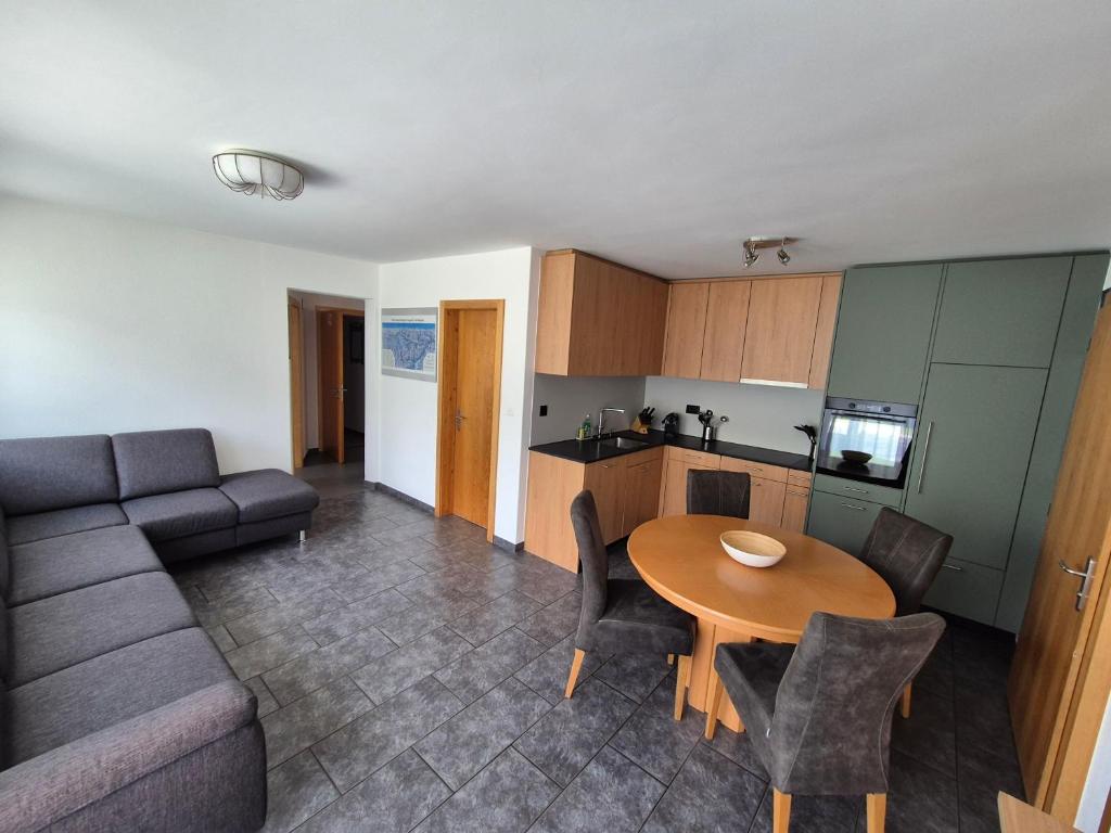 Chasa Aquileia - Engadin Scuol, Abenteuer, Genuss, gemeinsame Zeit, Terrasse, Bergblick - 3 SZ & 3 Bäder, PP