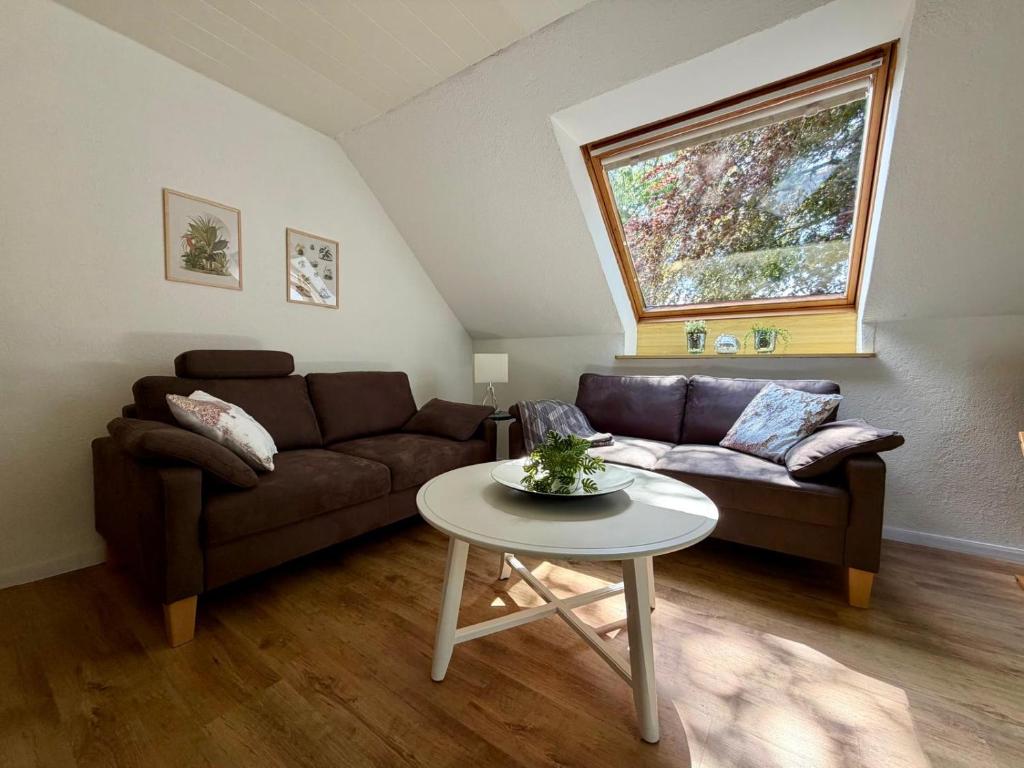 a living room with a couch and a table at Nordsee Urlaubsparadies in Butjadingen