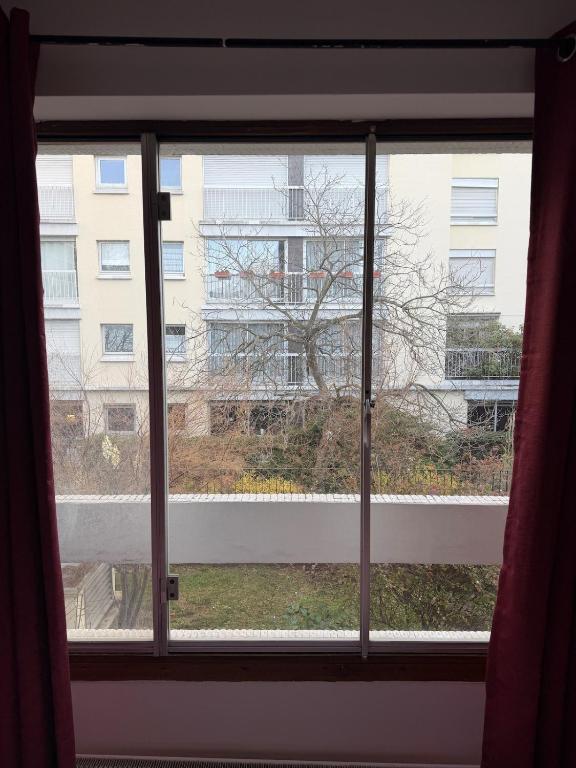 Bright & Cozy Room in Shared Apartment Near Eiffel