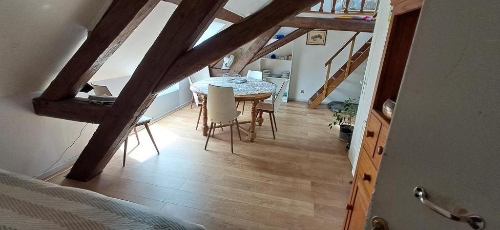 a dining room with a table and chairs at Hébergement VIGNES ET RIVIERES in Écuelles