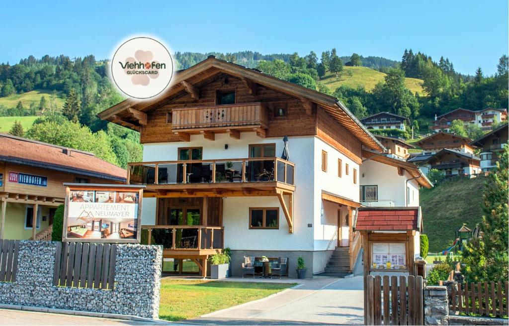 a house with a balcony in the mountains at Appartement Neumayer in Viehhofen
