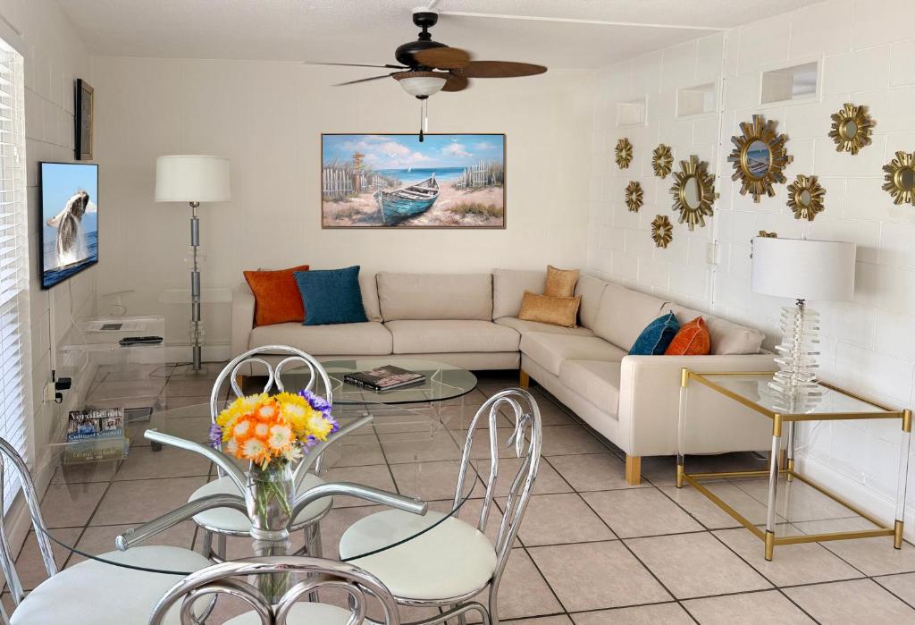 South Beach Place - Vero Beach - Suite Mit Kingsize-Bett Und Poolblick