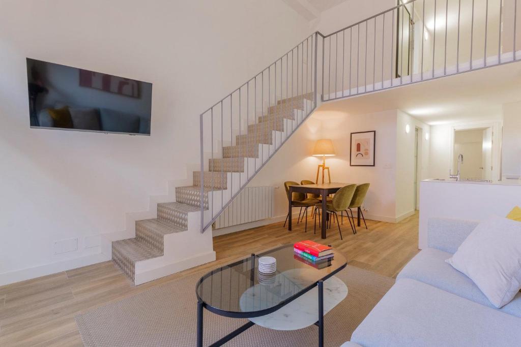 Premium Renovated Loft near Santander Park