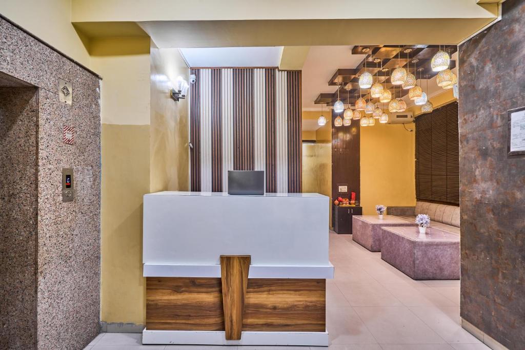 Itsy Hotels Golden Vista Near Noida City Centre — 3