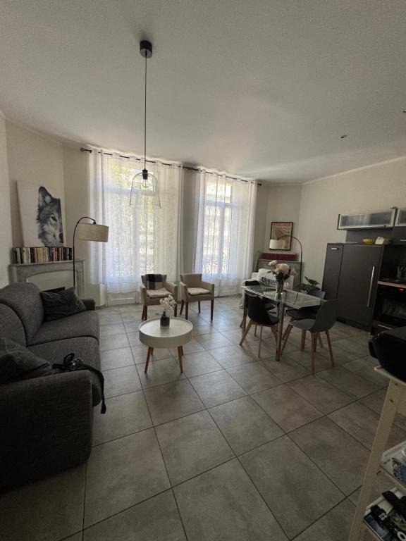 Two bedrooms apartment - 500m from Palais de Festival