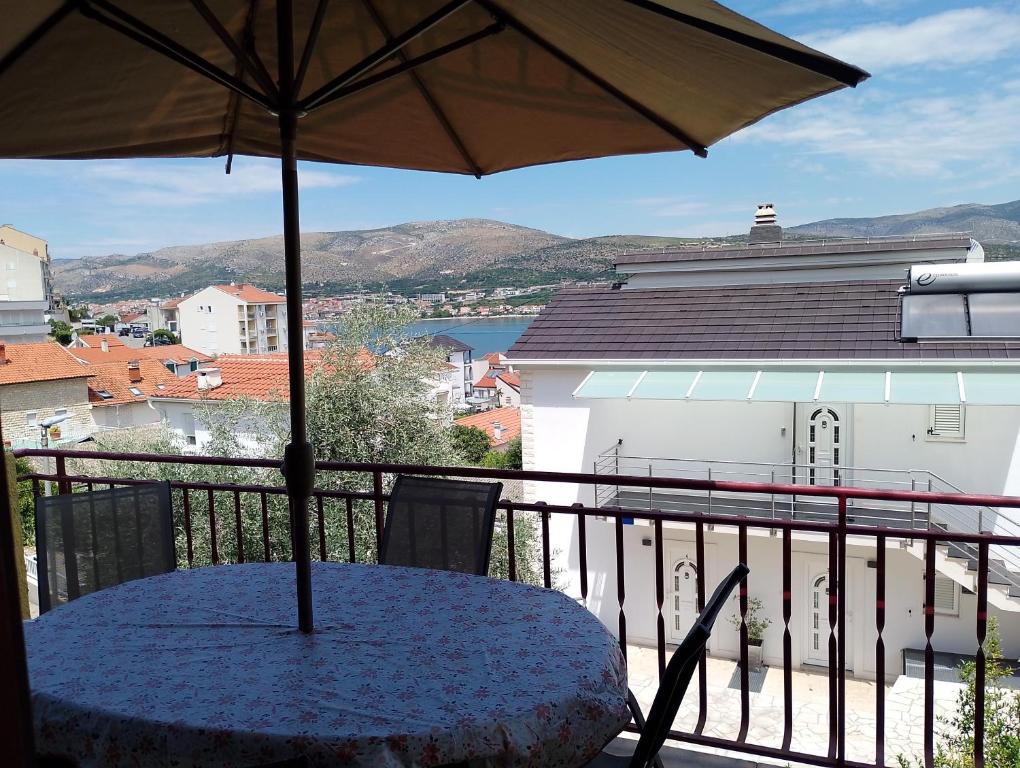 Apartment Lucky Star - 2 Bedroom, Sea View, Large Balcony, Free Parking, BBQ - Housity