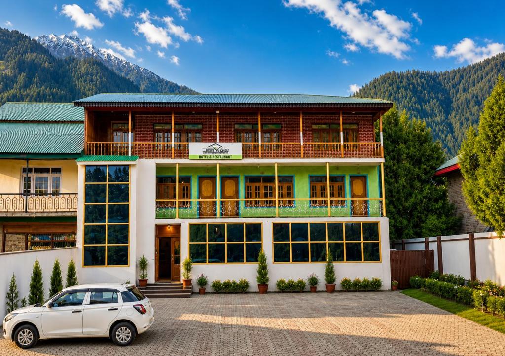 a house with a car parked in front of it at Hotel GRITTI CASTLE in Wāmpor