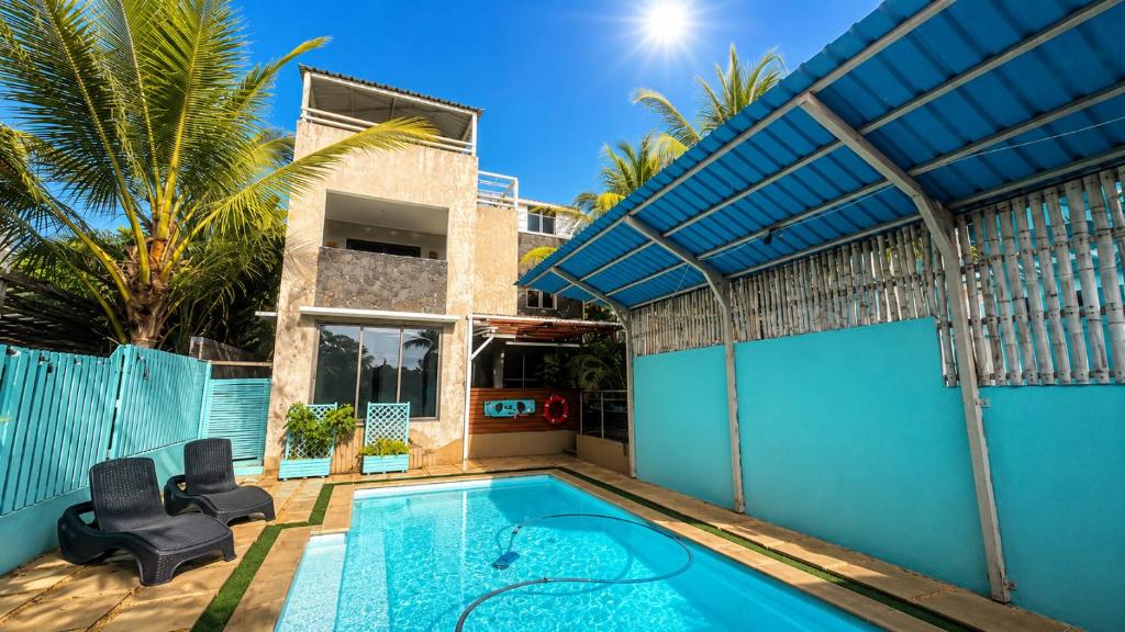 a villa with a swimming pool and a house at OParadis Albion Grande piscine et plage à deux pas in Albion