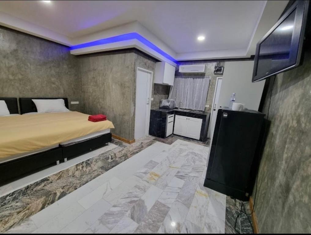 a bedroom with a bed and a flat screen tv at The loft 2 in Ban Khlong Khwang Klang