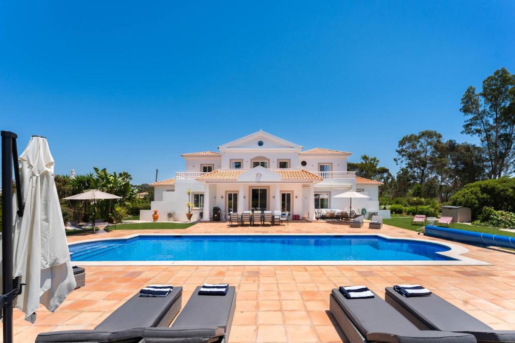 Golf Front Luxury Villa with Heated Pool and Sunset Views