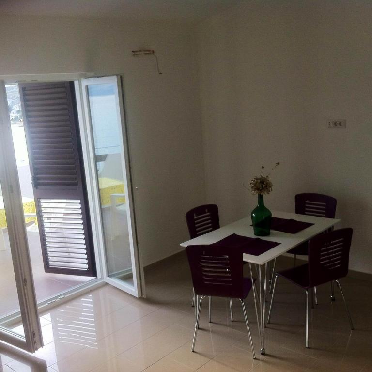 Zdjęcie z galerii obiektu Apartment Zvonko w mieście Metajna