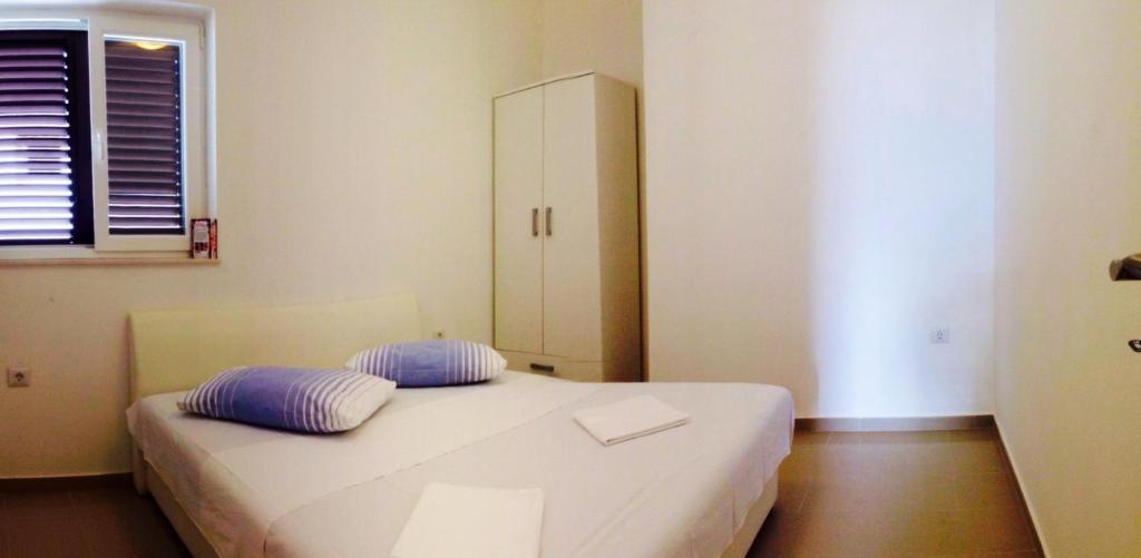 Łóżko lub łóżka w pokoju w obiekcie Apartment Zvonko