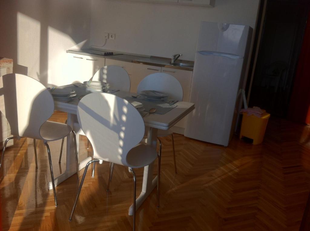Kuchnia lub aneks kuchenny w obiekcie Apartment Zvonko