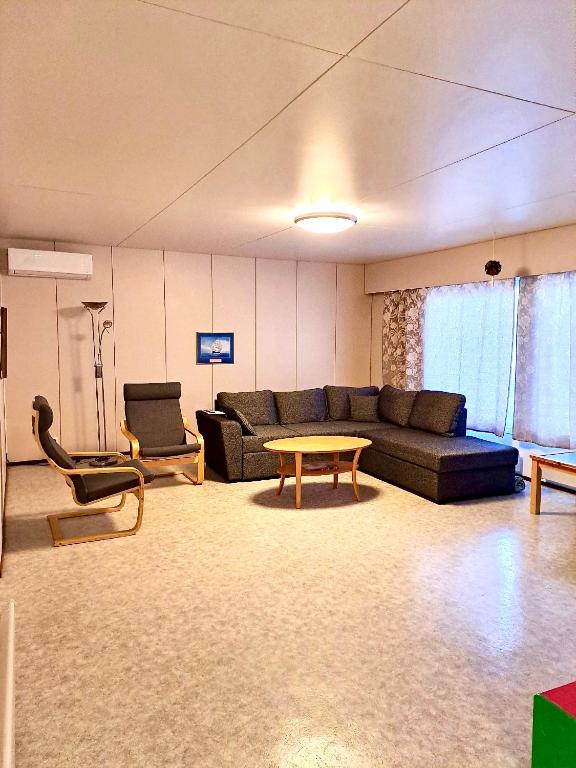 a living room with a couch and a table at Erillinen talo Kiuru in Nilsiä