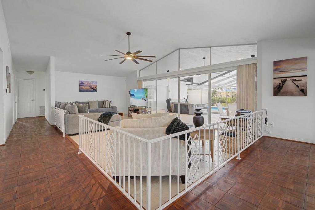 a living room with a couch and a table at Manatee Bay in Apollo Beach