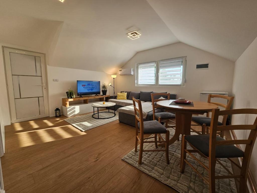 a living room with a table and a couch at Airport Apartment II in Surčin