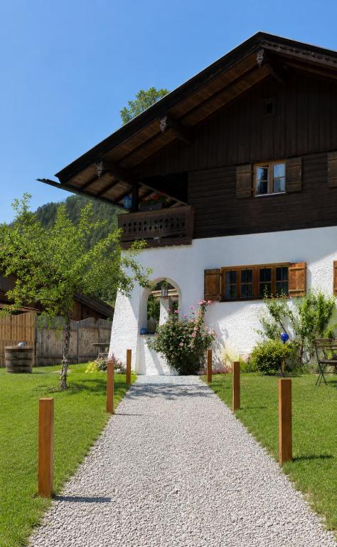 a pathway leading to a house with a building at Landhaus No 12 mit privater Sauna in Bayrischzell