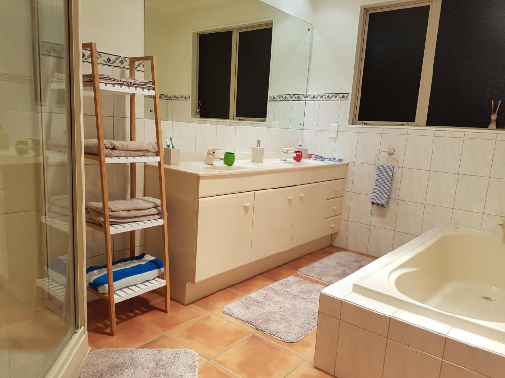 Makepeace Place Homestay - Resim 3