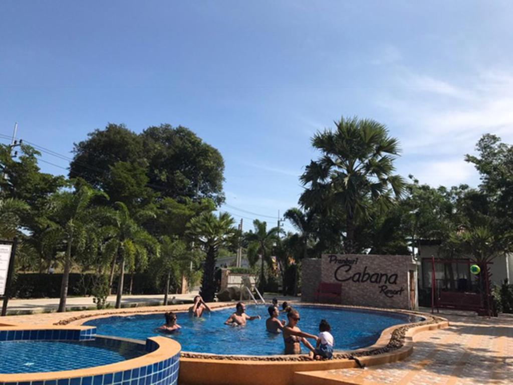 Bazén v ubytování Pranburi Cabana Resort nebo v jeho okolí