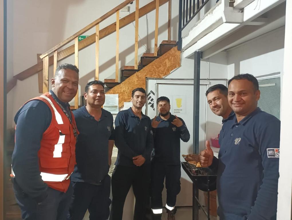 a group of men posing for a picture in a room at Hostal Pampaloja Antof in Antofagasta