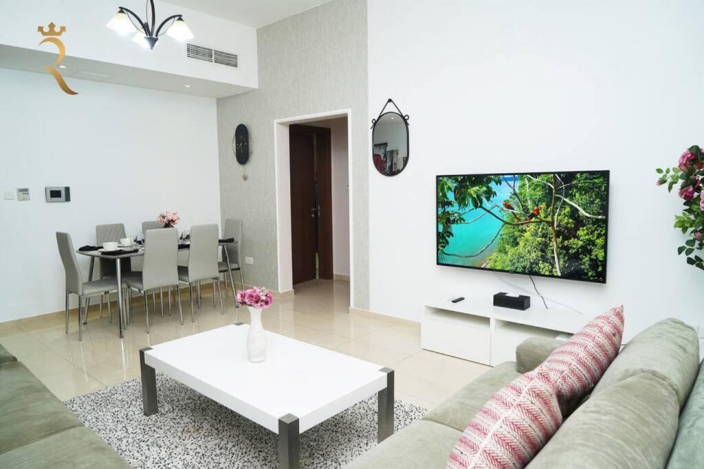 فضای داخلی 1BR Azure - Stylish Stay in Baniyas East در ابوظبی - تصویر ۳