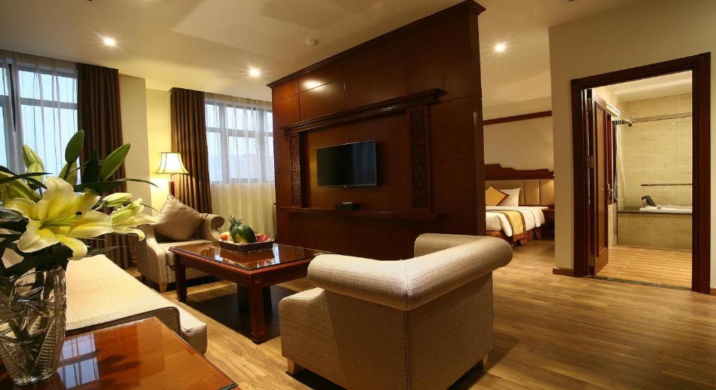 TV a/nebo společenská místnost v ubytování Western Hanoi Hotel