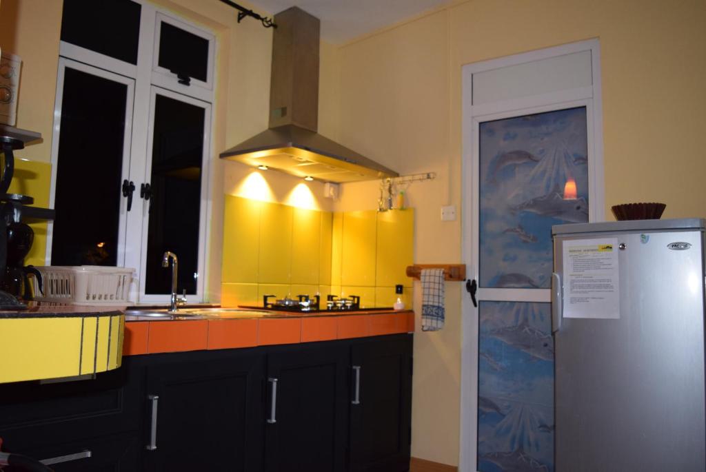Kuchyň nebo kuchyňský kout v ubytování Baywatch Apartment