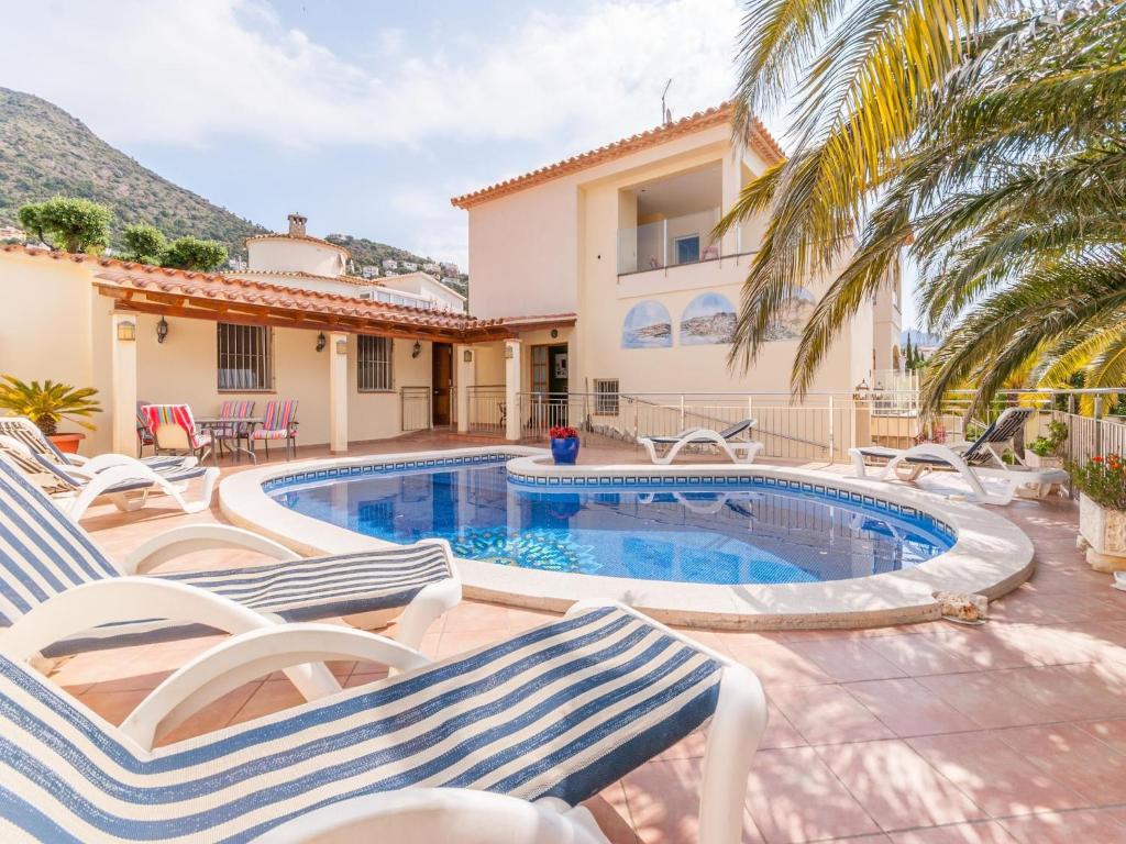 Modern Villa in Rosas with Pool
