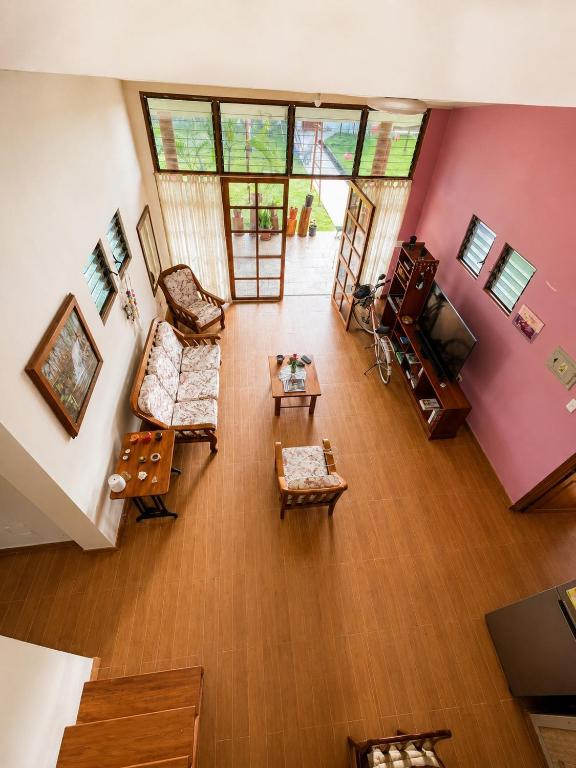 an overhead view of a living room with pink walls at Refugio Amazónico in San Martín