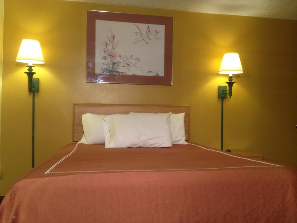 Postel nebo postele na pokoji v ubytování Caravan Motel
