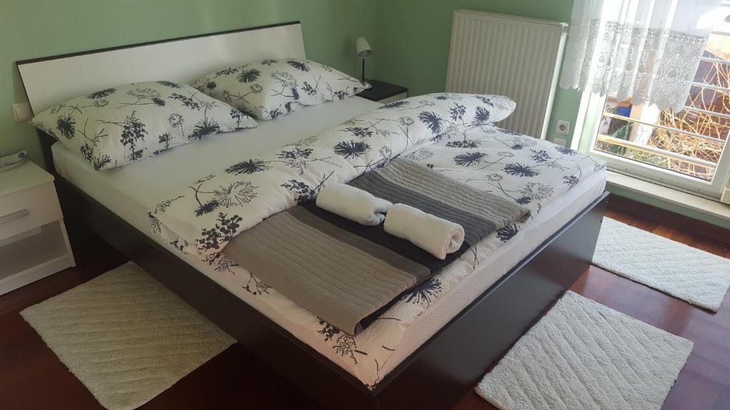 Łóżko lub łóżka w pokoju w obiekcie Apartman Maksimir Lux Zagreb-145m2
