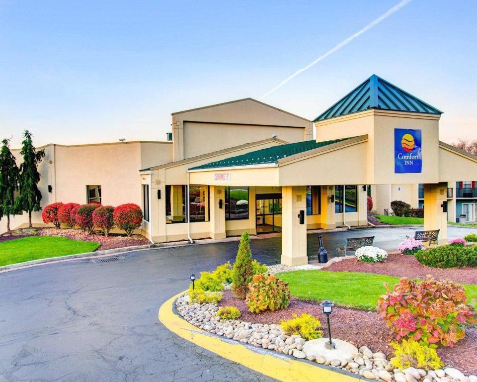 a front view of a hospital with a building at Comfort Inn Conference Center Pittsburgh Penn Hills in Churchill