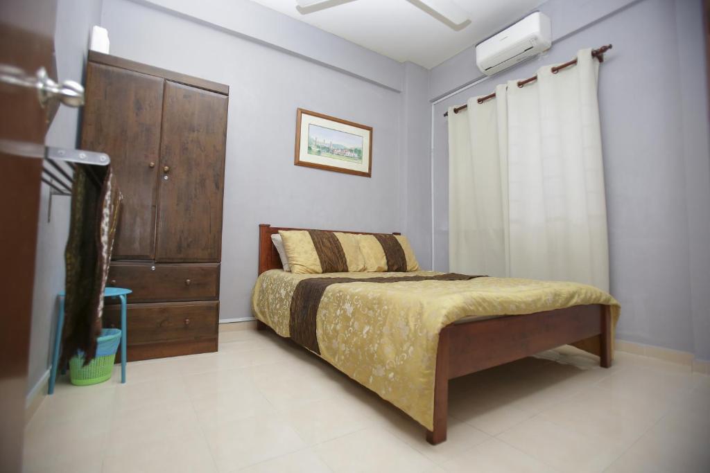 Postel nebo postele na pokoji v ubytování Putra Harmoni Putrajaya (Tiny Suite, 3 AC Bedrooms, 1 Bath, WiFi, Ground Floor) by MRK