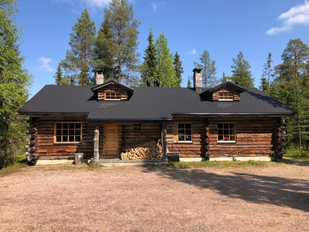 a log cabin with a black roof at Holidayhome Sompio in Luosto