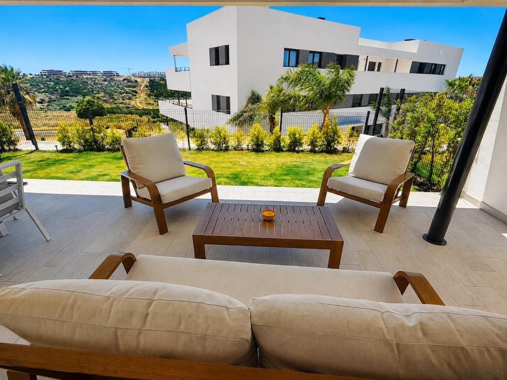 Modern Luxury Apartment - Camarate Hills