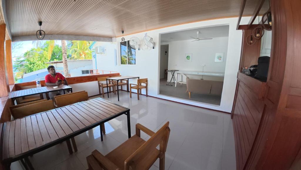 VelaaOlhu - Turtle Hive Thulusdhoo - View 5