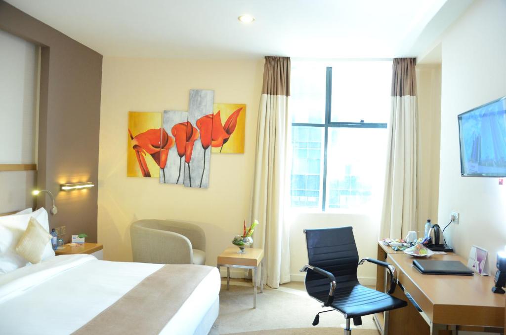 TV a/nebo společenská místnost v ubytování PrideInn Azure Hotel Nairobi Westlands