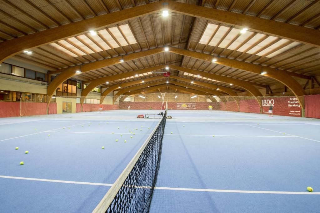 Tenis a/nebo squash v ubytování Aparthotel Baden nebo okolí