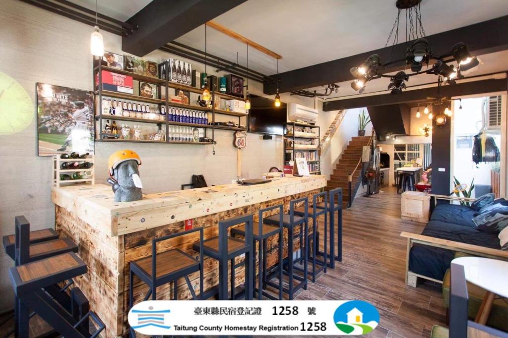 a restaurant with a bar with stools at 40Inn Backpackers Warehouse in Taitung City