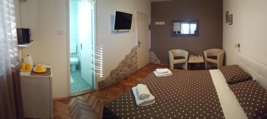 Televízia a/alebo spoločenská miestnosť v ubytovaní Apartments Ana+3