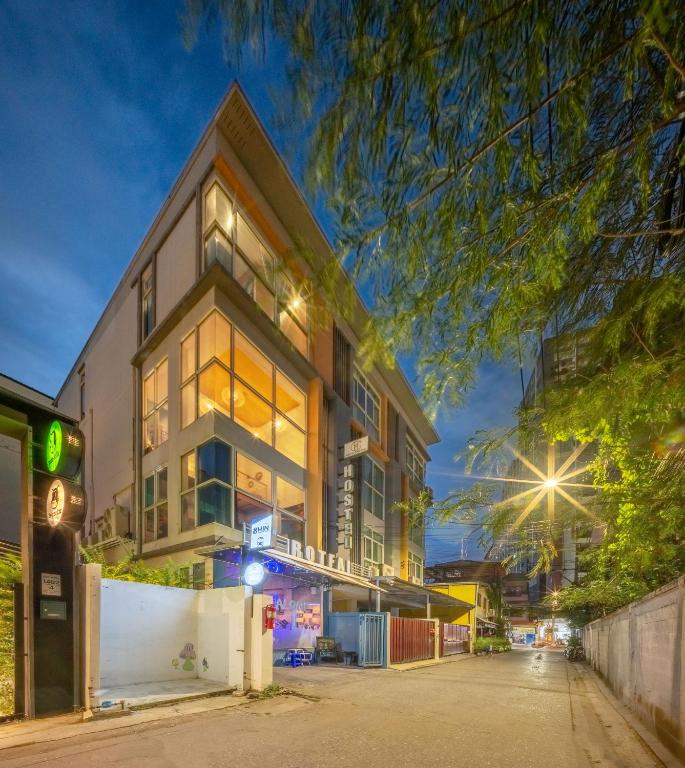 SHIN Hostel Ratchada ROTFAI Images