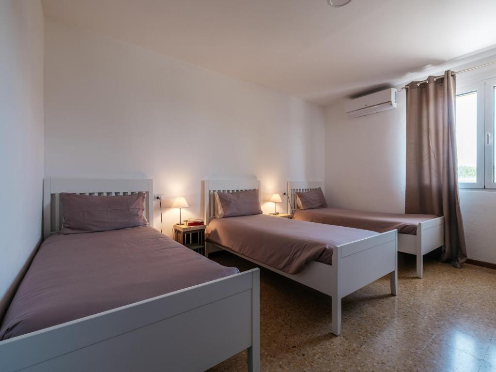 a bedroom with two beds and a window at Agriturismo Le Crede 1930 in Portogruaro