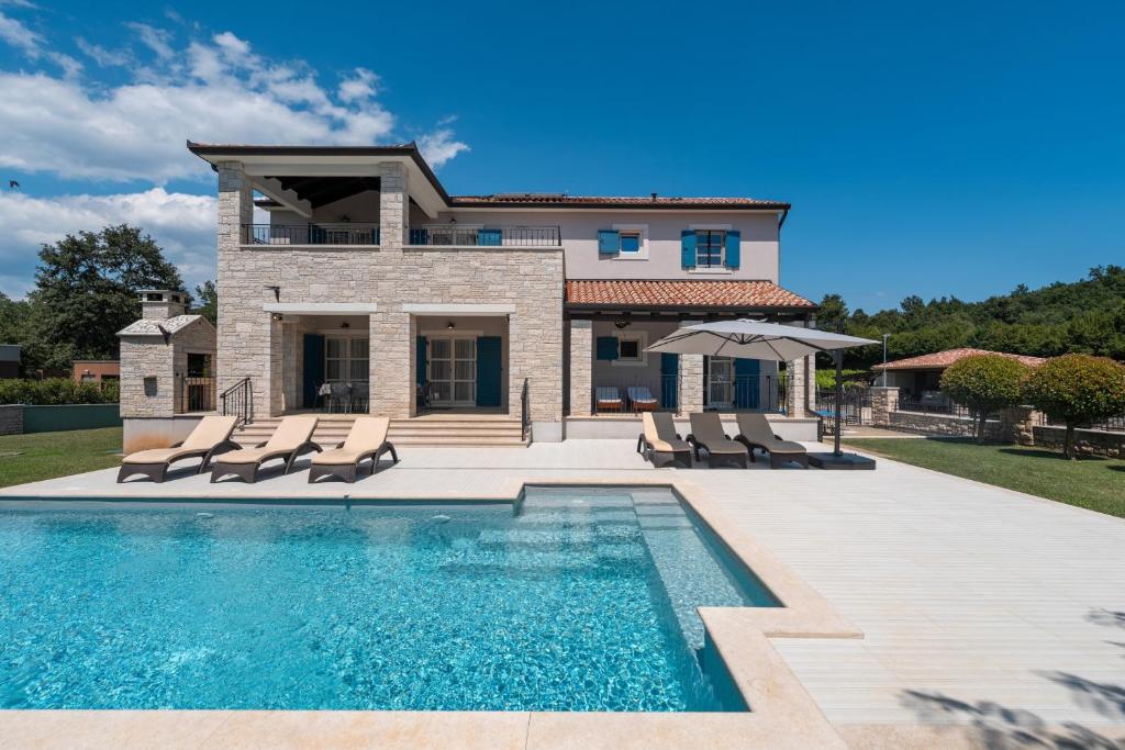 Villa Vignara by Briskva