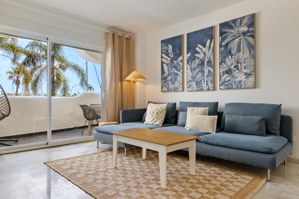 Marina View 2BR Holiday Stay by HelloDomik